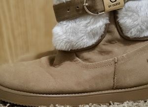 Guess boots